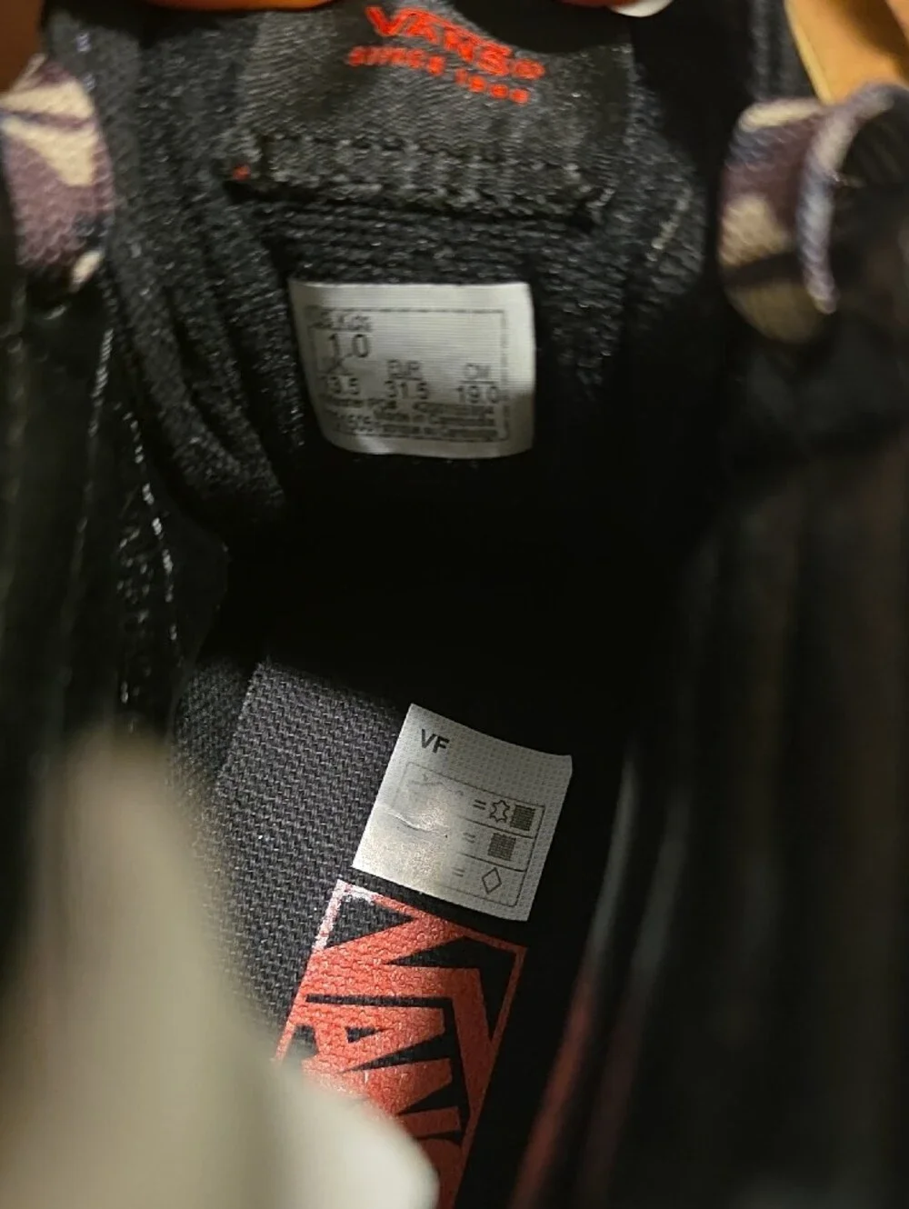 Vans kids Black High-Top Sneakers with Camouflage Laces Sk8-Hi Zip in